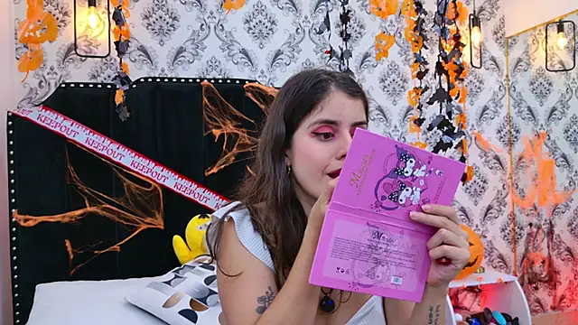 Snapshot of LexaDeRusso chatting on 10-27-25, 08:02 LexaDeRusso online show from 10-27-25, 08:02