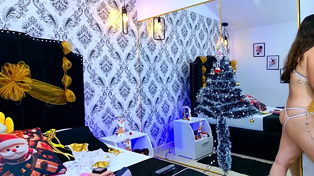 Snapshot of LexaDeRusso chatting on 12-13-25, 07:53 LexaDeRusso online show from 12-13-25, 07:53