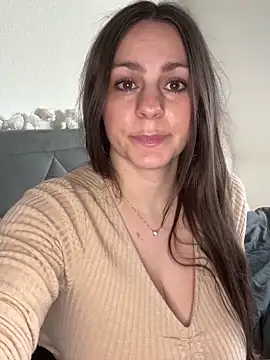 Snapshot of Loella-Rose chatting on 12-15-25, 08:29 Loella-Rose online show from 12-15-25, 08:29