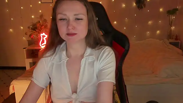 Snapshot of desperatehousewife__ chatting on 03-15-26, 07:09 desperatehousewife online show from 03-15-26, 07:09