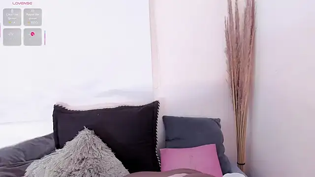 Snapshot of Aishaza1 chatting on 12-21-25, 05:53 Aishaza1 online show from 12-21-25, 05:53