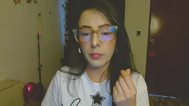 Snapshot of ella_peck chatting on 12-21-25, 10:06 ella peck online show from 12-21-25, 10:06