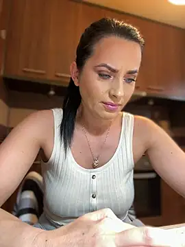 Hotmomcheckk  online show from 01-22-25, 08:29