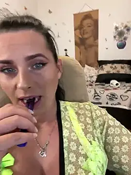 Hotmomcheckk  online show from 03-17-25, 08:07