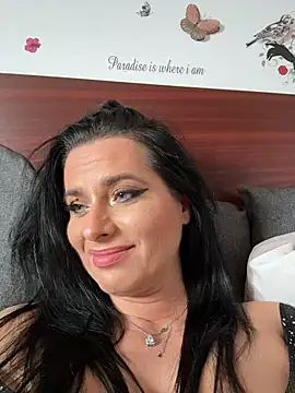 Hotmomcheckk  online show from 01-19-26, 11:47