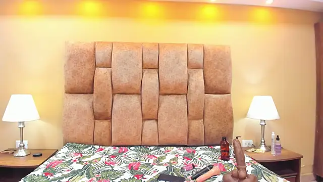 MiiaHot online show from 09-19-25, 08:42