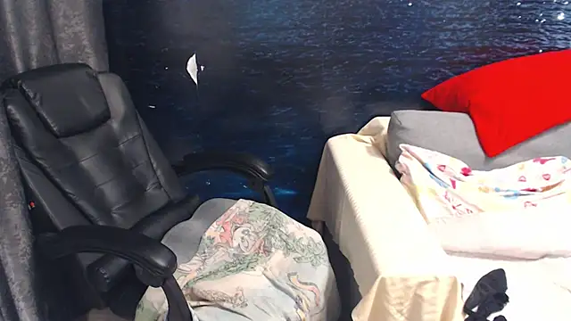 LadyAverrySquirt11 online show from 02-13-25, 03:56