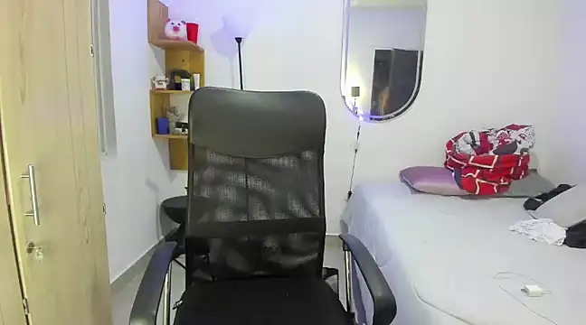 Snapshot of slim_master12 chatting on 03-15-25, 07:53 slim master12 online show from 03-15-25, 07:53