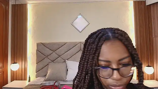 Snapshot of Raquel_jones chatting on 04-25-26, 11:57 Raquel jones online show from 04-25-26, 11:57