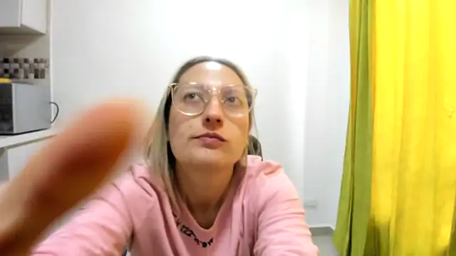 Snapshot of Adele_johnsonn1 chatting on 12-17-24, 06:31 Adele johnsonn1 online show from 12-17-24, 06:31