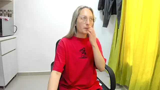Snapshot of Adele_johnsonn1 chatting on 12-18-24, 03:44 Adele johnsonn1 online show from 12-18-24, 03:44