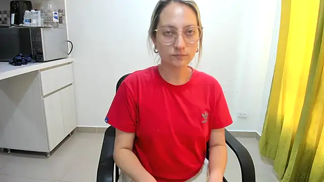 Snapshot of Adele_johnsonn1 chatting on 12-27-24, 06:20 Adele johnsonn1 online show from 12-27-24, 06:20