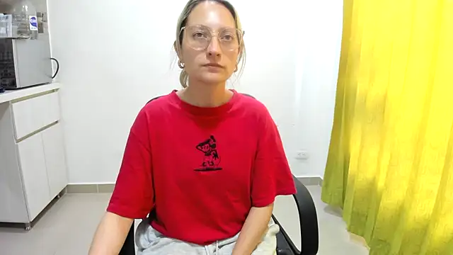 Snapshot of Adele_johnsonn1 chatting on 12-29-24, 04:40 Adele johnsonn1 online show from 12-29-24, 04:40