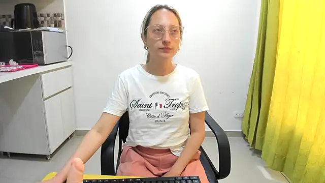 Snapshot of Adele_johnsonn1 chatting on 02-17-25, 04:26 Adele johnsonn1 online show from 02-17-25, 04:26