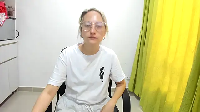 Snapshot of Adele_johnsonn1 chatting on 03-19-25, 03:19 Adele johnsonn1 online show from 03-19-25, 03:19