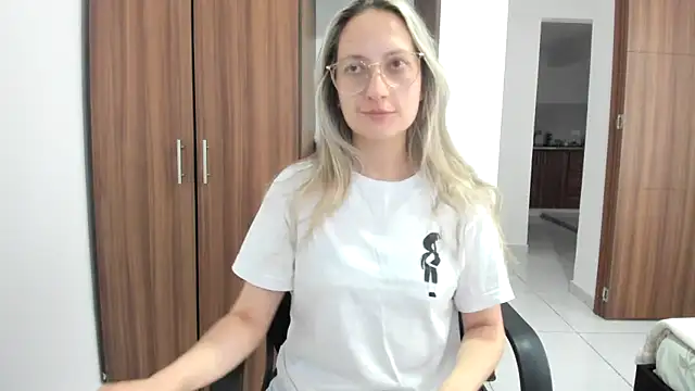 Snapshot of Adele_johnsonn1 chatting on 09-11-25, 04:40 Adele johnsonn1 online show from 09-11-25, 04:40