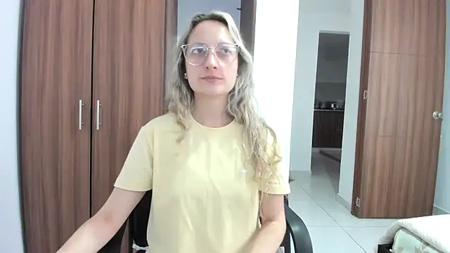 Snapshot of Adele_johnsonn1 chatting on 09-16-25, 02:51 Adele johnsonn1 online show from 09-16-25, 02:51