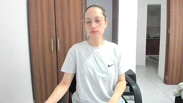 Snapshot of Adele_johnsonn1 chatting on 09-19-25, 02:51 Adele johnsonn1 online show from 09-19-25, 02:51