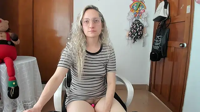 Snapshot of Adele_johnsonn1 chatting on 05-11-26, 04:04 Adele johnsonn1 online show from 05-11-26, 04:04