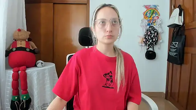 Snapshot of Adele_johnsonn1 chatting on 05-22-26, 05:18 Adele johnsonn1 online show from 05-22-26, 05:18