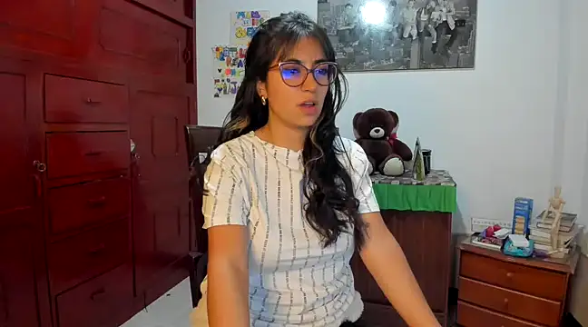 Isabellaa22 1 online show from 01-08-25, 02:35