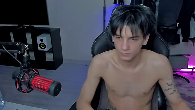 Snapshot of MarkBrowniii chatting on 03-22-25, 08:51 MarkBrowniii online show from 03-22-25, 08:51