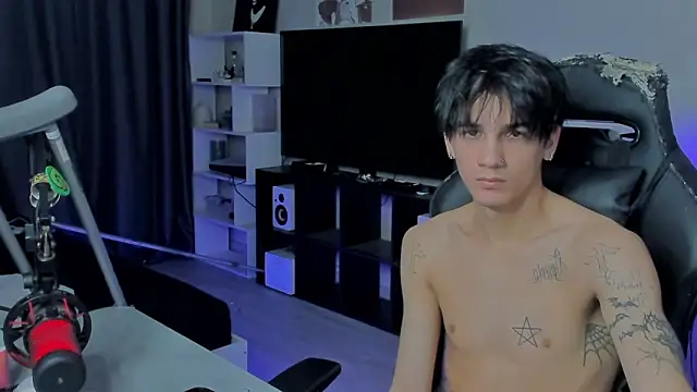 Snapshot of MarkBrowniii chatting on 09-19-25, 05:20 MarkBrowniii online show from 09-19-25, 05:20