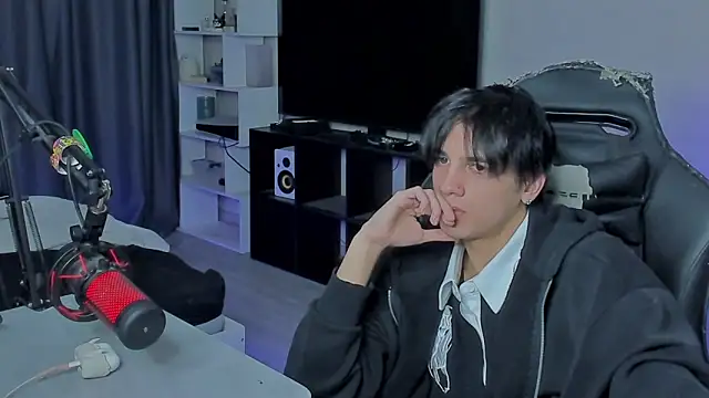 Snapshot of MarkBrowniii chatting on 10-06-25, 12:41 MarkBrowniii online show from 10-06-25, 12:41