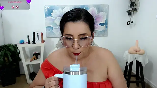 mom hot   online show from 02-10-25, 12:19