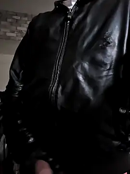 Snapshot of mysticfalls37 chatting on 12-15-25, 01:15 mysticfalls37 online show from 12-15-25, 01:15