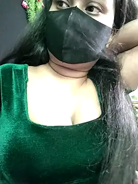 Idhika Paul online show from 10-31-25, 01:17