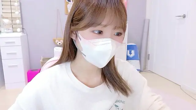 Yui-Ch online show from 10-06-25, 01:08