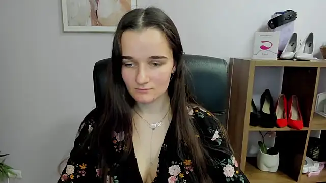 Snapshot of KateDelight chatting on 11-30-25, 02:32 KateDelight online show from 11-30-25, 02:32