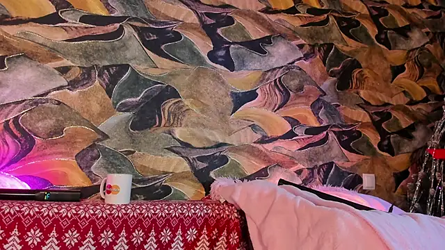 Snapshot of CrystalRey chatting on 01-11-25, 05:31 CrystalRey online show from 01-11-25, 05:31