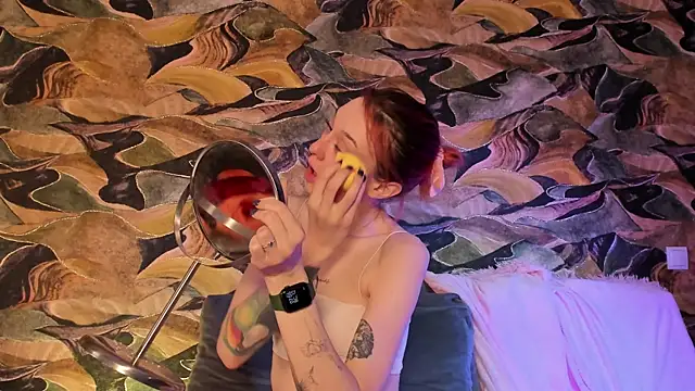 Snapshot of CrystalRey chatting on 01-12-25, 02:56 CrystalRey online show from 01-12-25, 02:56