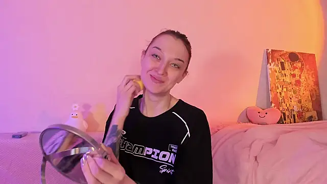 Snapshot of CrystalRey chatting on 02-03-25, 04:04 CrystalRey online show from 02-03-25, 04:04