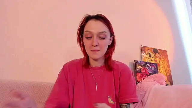 Snapshot of CrystalRey chatting on 02-18-25, 07:32 CrystalRey online show from 02-18-25, 07:32