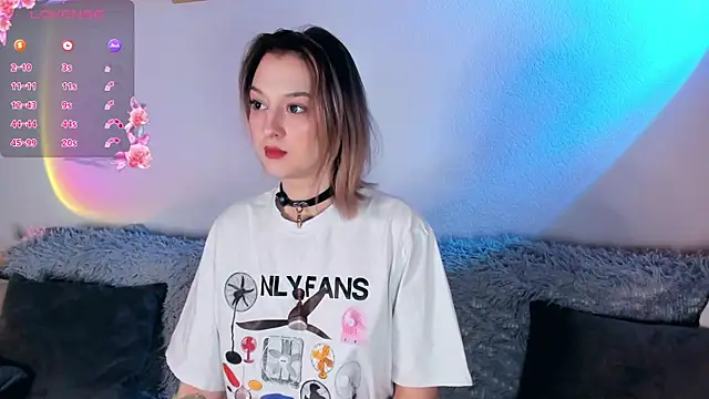 Snapshot of CrystalRey chatting on 10-09-25, 06:44 CrystalRey online show from 10-09-25, 06:44