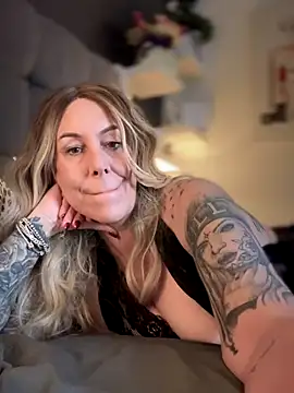 blondebitch2 online show from 11-18-25, 10:31