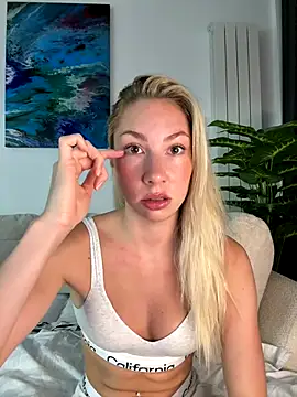 LuisaBecker online show from 10-23-25, 03:55