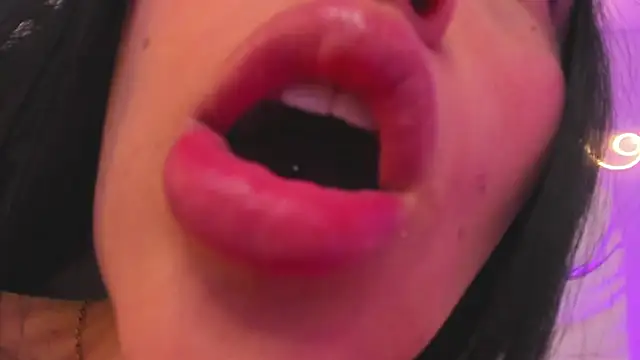 Snapshot of ViolettaHotLatin_ chatting on 07-28-26, 02:13 ViolettaHotLatin online show from 07-28-26, 02:13