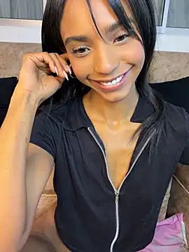 Snapshot of xenia_golden chatting on 04-30-26, 06:47 xenia golden online show from 04-30-26, 06:47