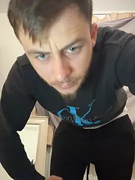 Snapshot of Julian128 chatting on 03-06-25, 10:58 Julian128 online show from 03-06-25, 10:58