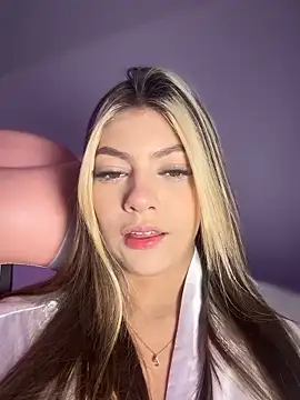 Snapshot of selenne_schmitt chatting on 01-15-25, 02:06 selenne schmitt online show from 01-15-25, 02:06