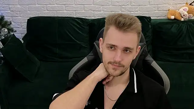 Snapshot of Larstar01 chatting on 12-04-24, 04:21 Larstar01 online show from 12-04-24, 04:21