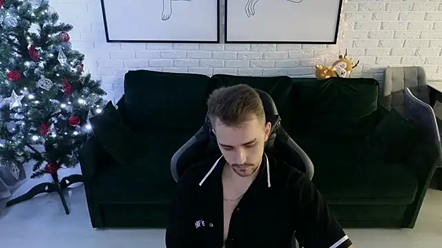 Snapshot of Larstar01 chatting on 12-05-24, 12:30 Larstar01 online show from 12-05-24, 12:30