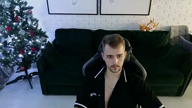 Snapshot of Larstar01 chatting on 12-06-24, 01:29 Larstar01 online show from 12-06-24, 01:29