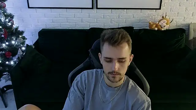 Snapshot of Larstar01 chatting on 12-07-24, 03:58 Larstar01 online show from 12-07-24, 03:58