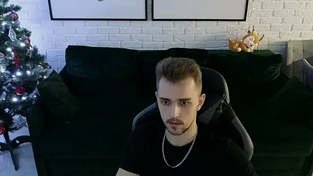 Snapshot of Larstar01 chatting on 12-08-24, 01:24 Larstar01 online show from 12-08-24, 01:24