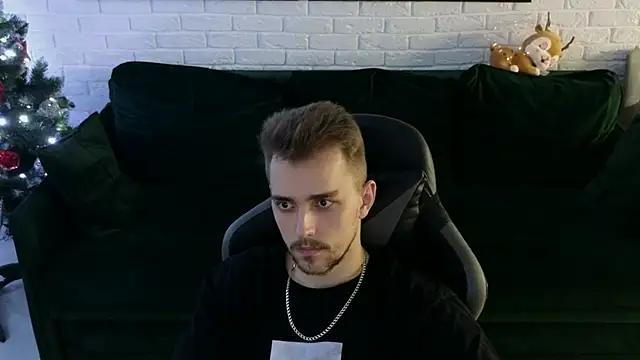 Snapshot of Larstar01 chatting on 12-11-24, 01:58 Larstar01 online show from 12-11-24, 01:58